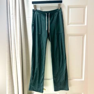 Buttery soft VUORI track pant, size small.